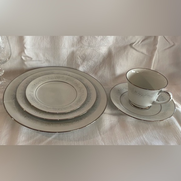 Vintage Noritake Cumberland Pattern Fine Bone China - Picture 1 of 10